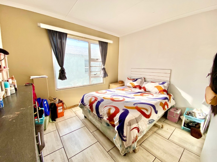 2 Bedroom Property for Sale in Middedorp Western Cape